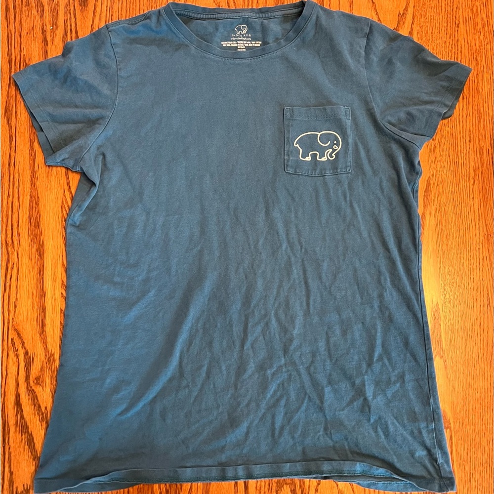 Ivory Ella size medium teal pocket tee